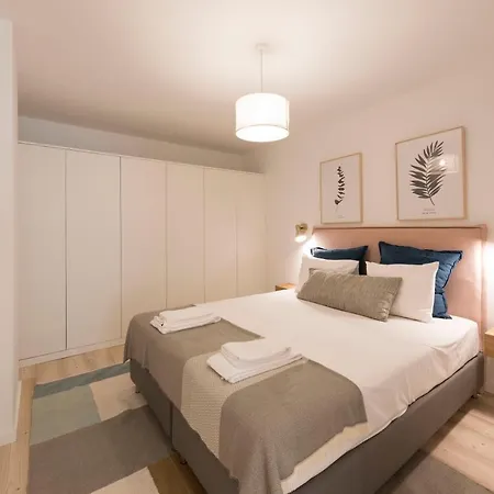 Bombarda Gallery Yard Apartment Porto
